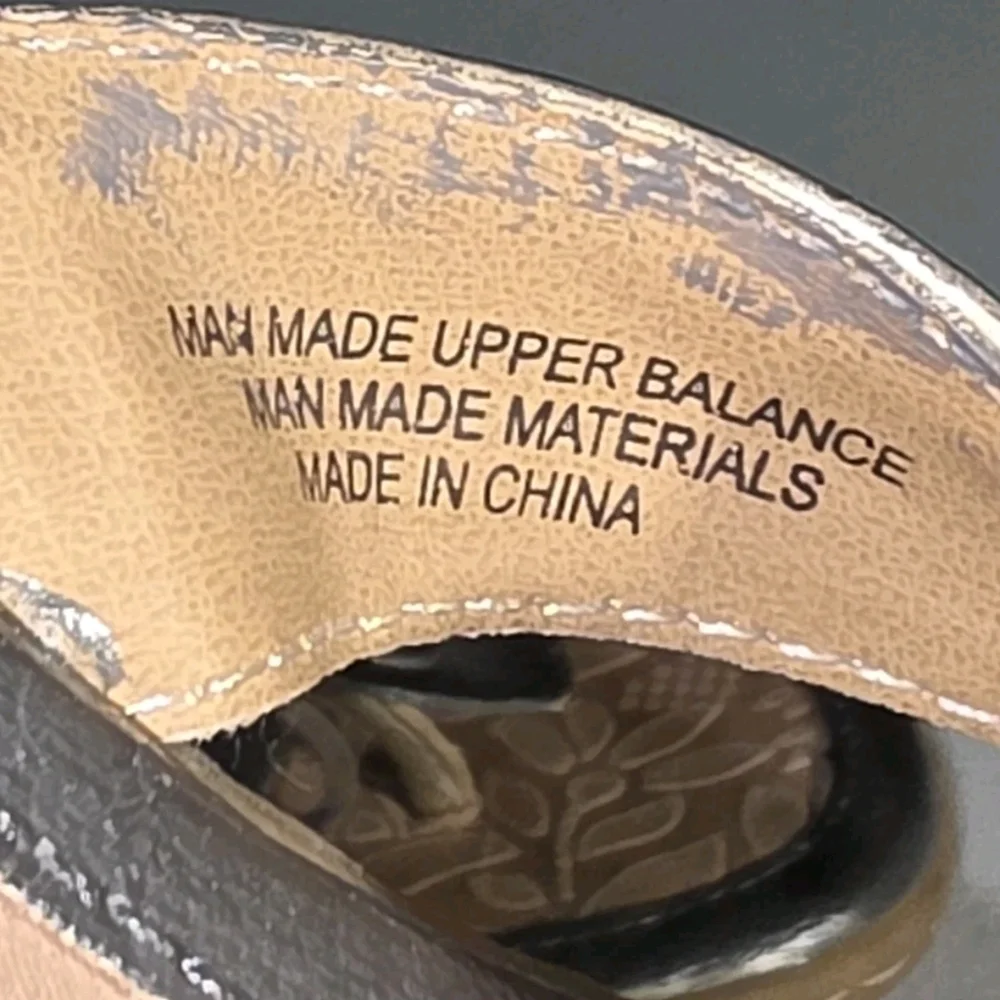 b.o.c. Silver Leather Flower Thong Sandals
